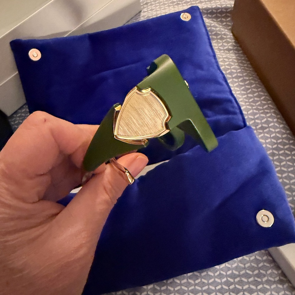 Burberry Green Sunglasses - Picture 5 of 12